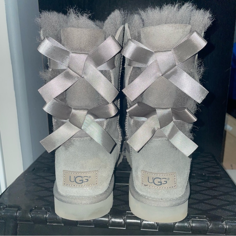 *SOLD* Ugg Bailey Bow Gray Boot Size 8 grey